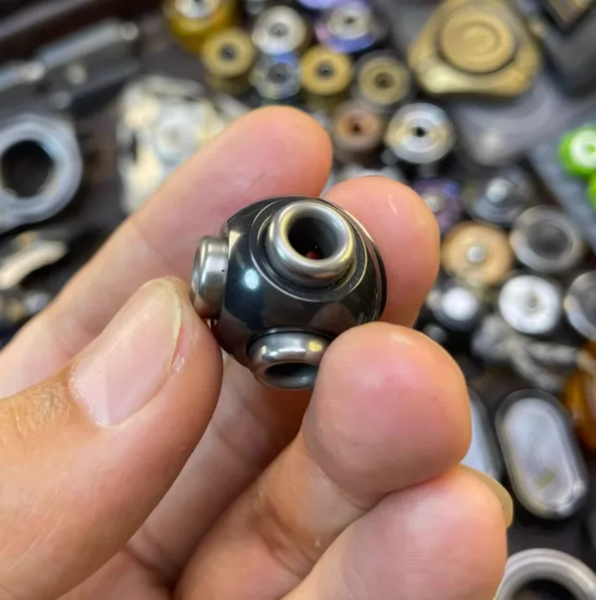 Used EDC Lautie Zirconium gas throwing fidget spinner metal decompression toy accessories