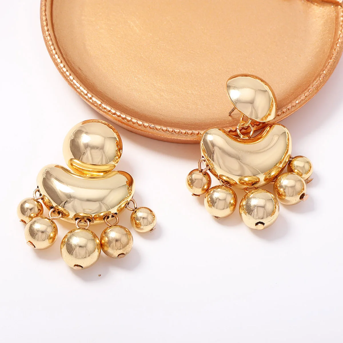 Neuheiten: Klobige Metall-Kugel-Quasten-Ohrringe für Damen, Übertriebener Statement-Schmuck, Festliche Geschenke – Detail 5
