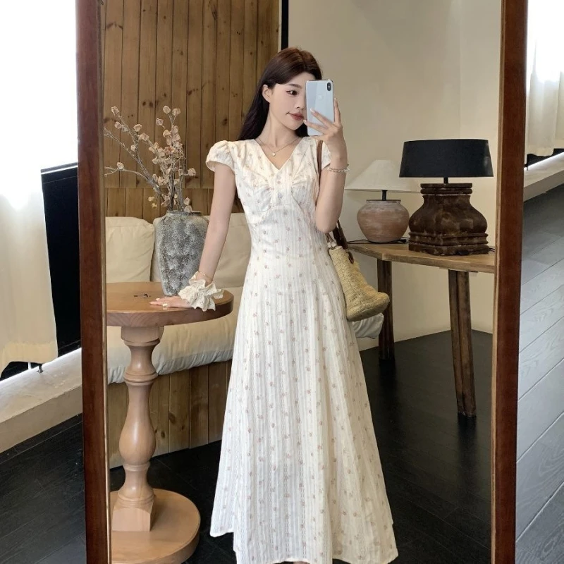 

Summer 2026 New V-neck Floral Texture Vacation Style Long Dress with Waist Cinched Design for Women