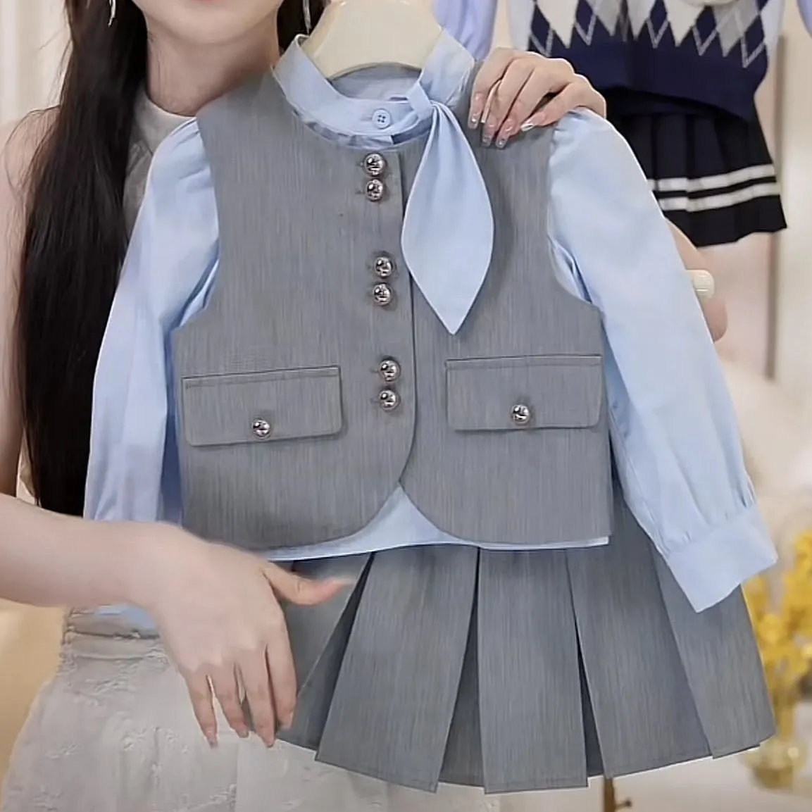 

Girls' Spring and Autumn Set New Style Children's College Style Shirt Vest pleated Skirt Fashionable 3-Piece Set