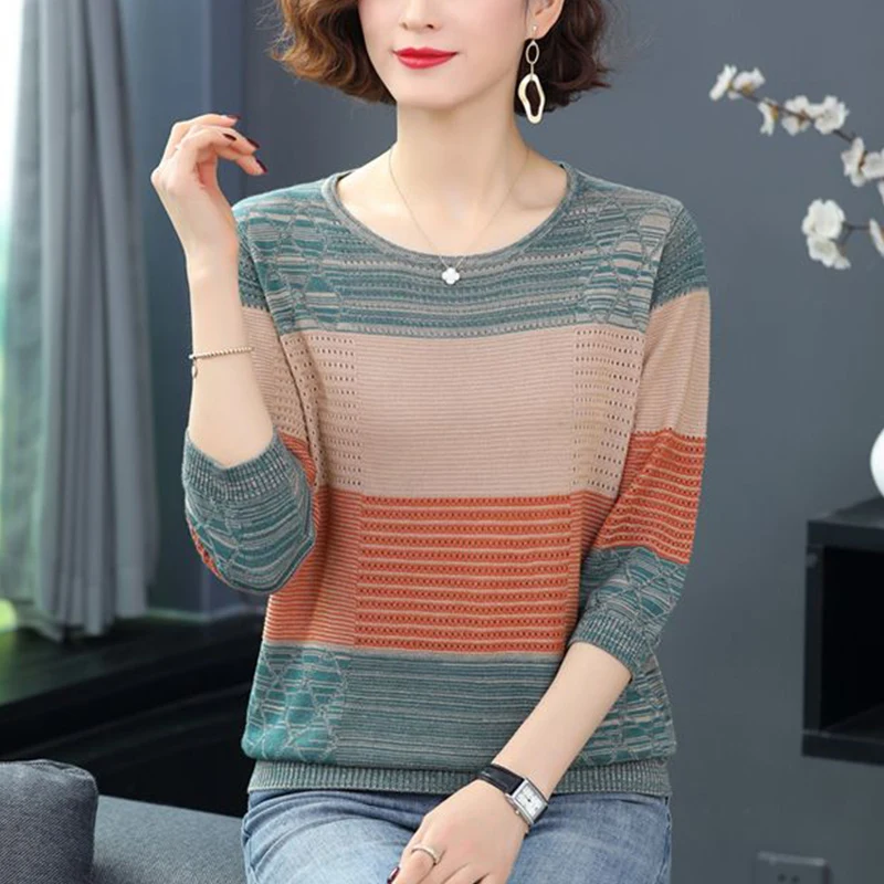 Autumn and Winter New Fashion Chic T-shirt Women Hollow Out Contrasting Color Round Collar Long Sleeve Loose Casual Knitted Top