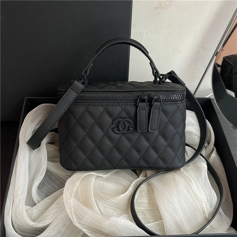 

Элегантная ретро-сумка через плечо: легкая, универсальная, стильная — для поездок на работу, прогулок и свиданий