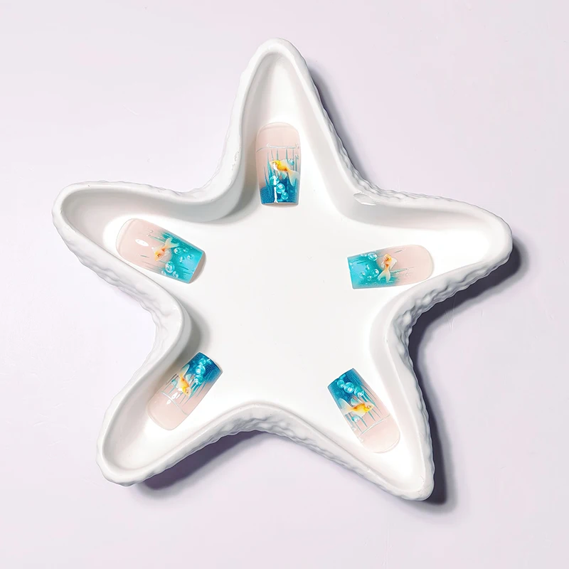 화려한 바다 작은 금붕어 긴 손톱 스티커 멋진 룩을 위한 착용 가능한 네일 아트 조각