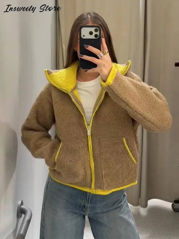 سترة نسائية محبوكة متباينة على الموضة معاطف مريحة بأكمام طويلة وجيوب وسحاب وطية صدر السترة لخريف وشتاء 2025 ملابس خارجية غير رسمية جديدة للسيدات