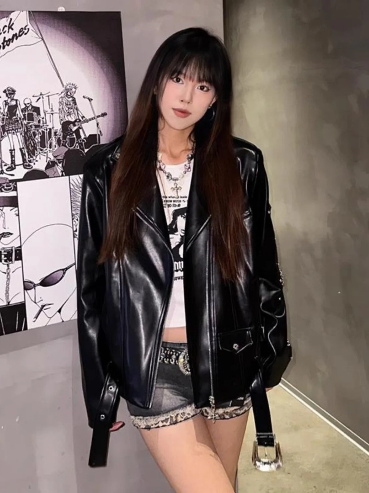 Amerikanische Retro-Lederjacke im Motorrad-Stil, Street-Fashion Damen-Oberbekleidung für Frühling und Herbst mit V-Ausschnitt und Reißverschluss