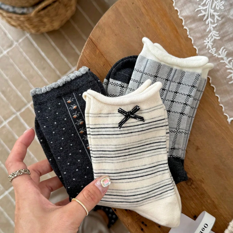 Women Socks Cotton Fashion Cute flowers Striped Crew Socks For Women New Breathable Casual Long Socks For Girls School Style