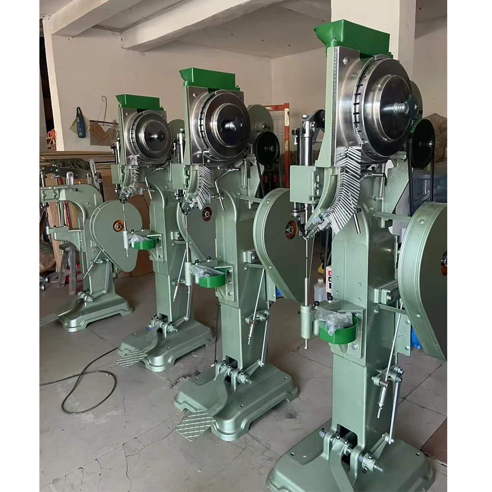 آلة التثبيت الأوتوماتيكية الصلبة شبه المجوفة آلة التثبيت الهيدروليكية لأمتعة الأجهزة ومكونات الإطار المعدني #2