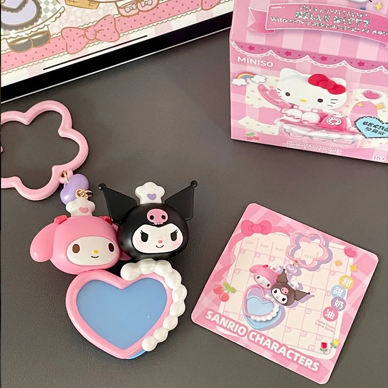 Sanrio Hello Kitty 50th Anniversary Mood Series กล่องตาบอด Hello Kitty เครื่องประดับทําด้วยมือรูปของสะสมตกแต่ง