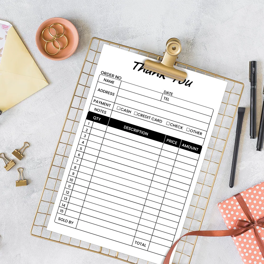 ​ كتاب إيصالات المبيعات مكون من جزأين من الكربون باللونين الأبيض والأصفر مع دعم ورقي، 100 مجموعة لكل كتاب ​