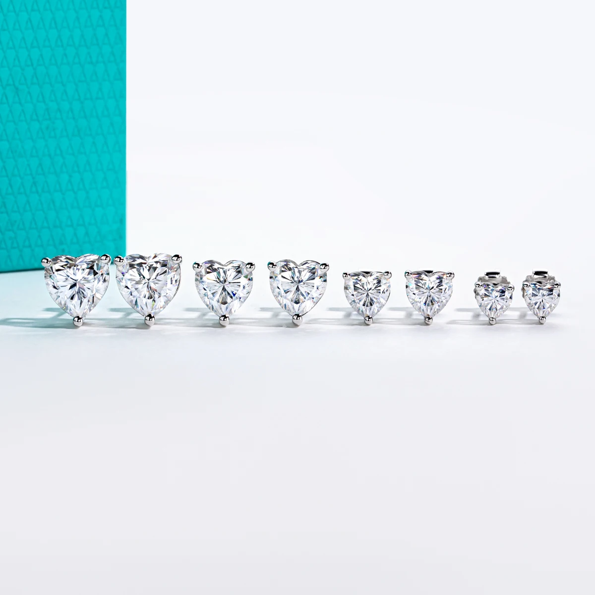 AnuJewel Herz-Moissanit-Ohrstecker 1cttw-6cttw D-Farbe VVS1 925 Sterling Silber 18k vergoldet Klassischer Damenschmuck – Detail 6