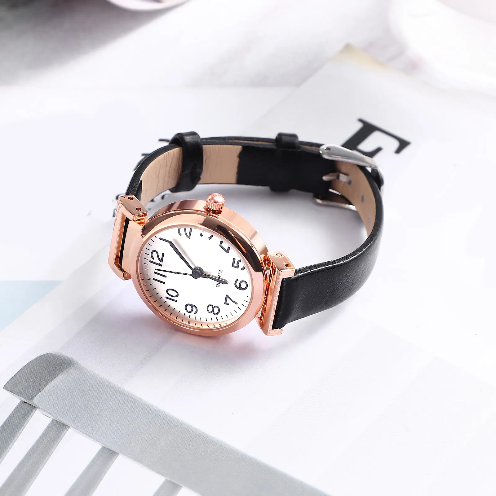 

Women Small Dial Quartz Watch Strap Casual Wristwatch Fashionable Classic Decorative Wrist Quartz Watch for Women Daily