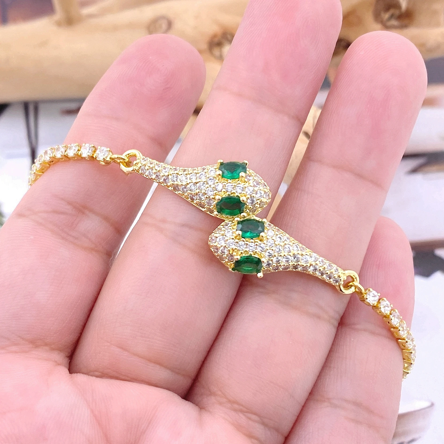 Exquisite Animal Style Green Cubic Zirconia Eyes Double Snake Head Bracelet For Woman Chunky Viking Jewelry Party Gifts