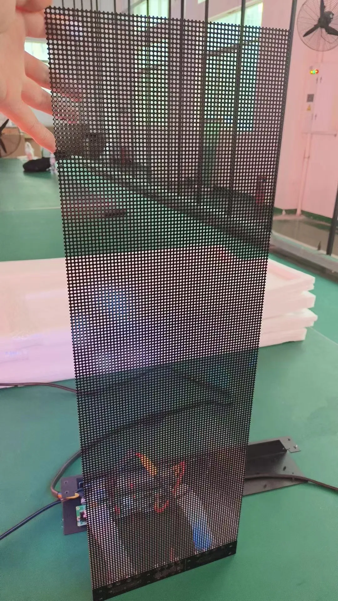 شاشة LED شفافة خارجية P3.9-7.8