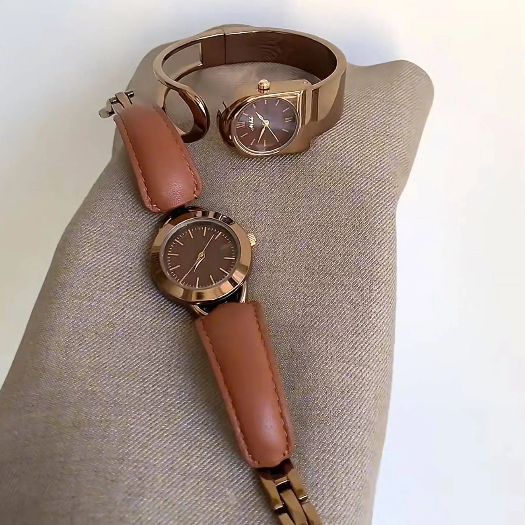 New Creative Watch With A Simple And Stylish Design, A Sophisticated And Retro-Inspired Women'S Wristwatch/Bracelet Watch.