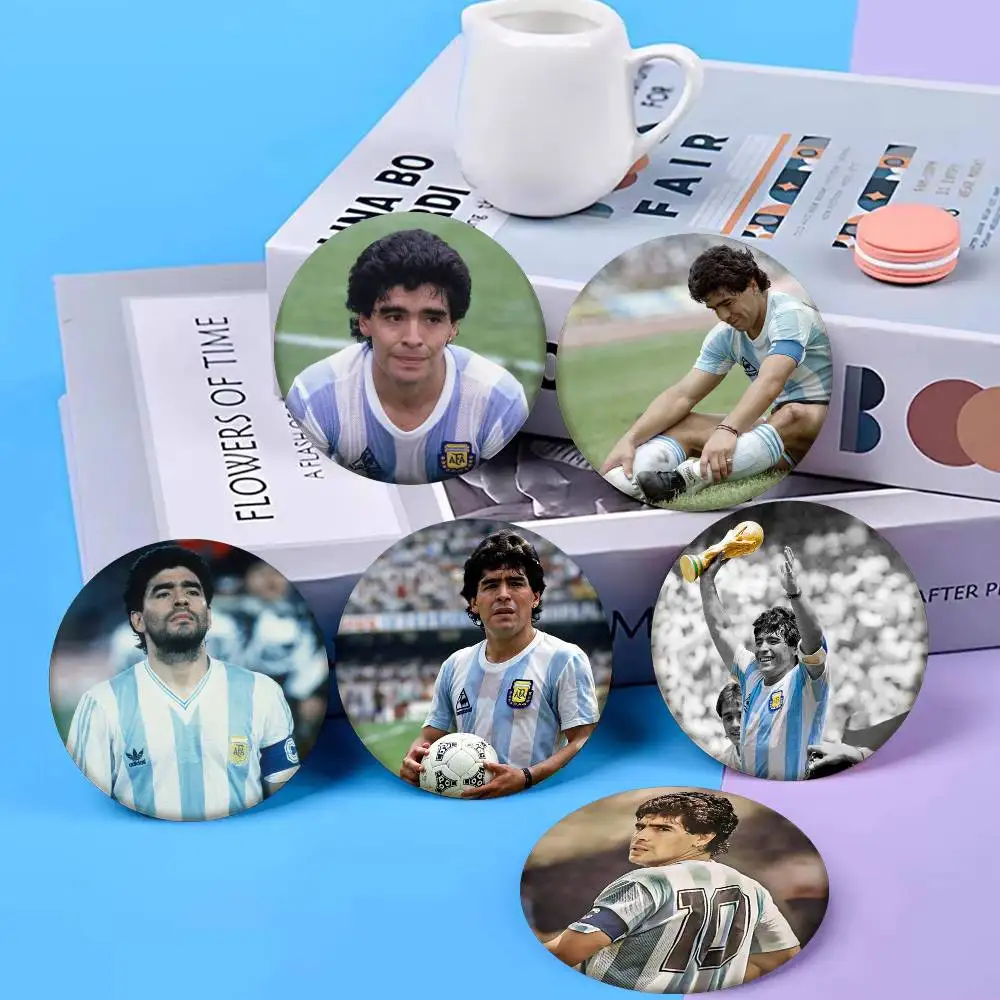 1 broche con insignia de Diego Armando Maradona, estilo caricatura, para decoración de mochilas, pin redondo de esmalte para accesorios