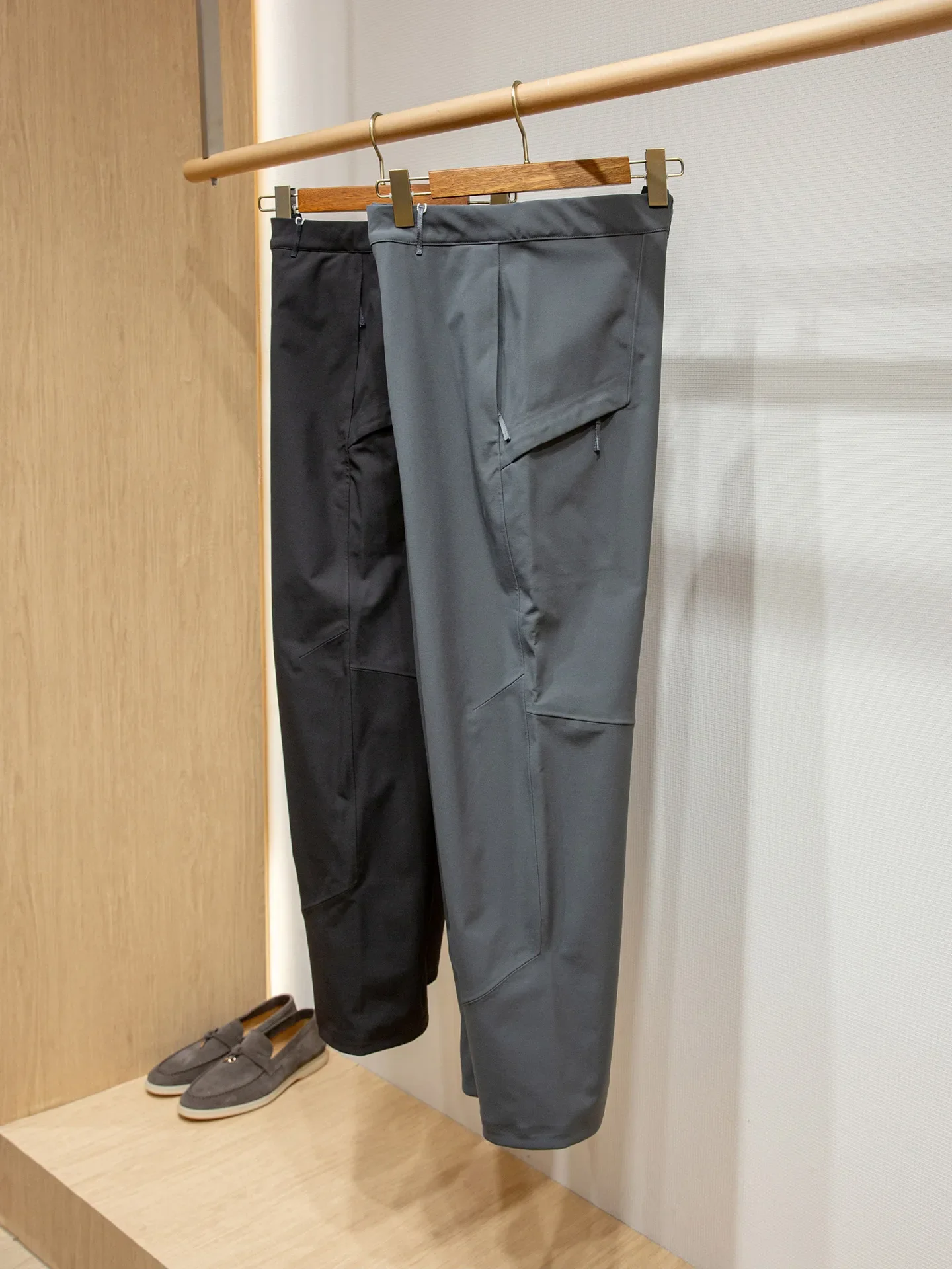 Outdoor full-pressure glue three-dimensional cutting function soft shell velvet casual pants men