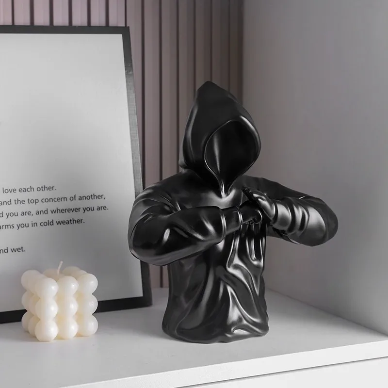 

Creative and personalized black clad character ornaments, living room foyer desktop decorations, high-end sense, niche art home