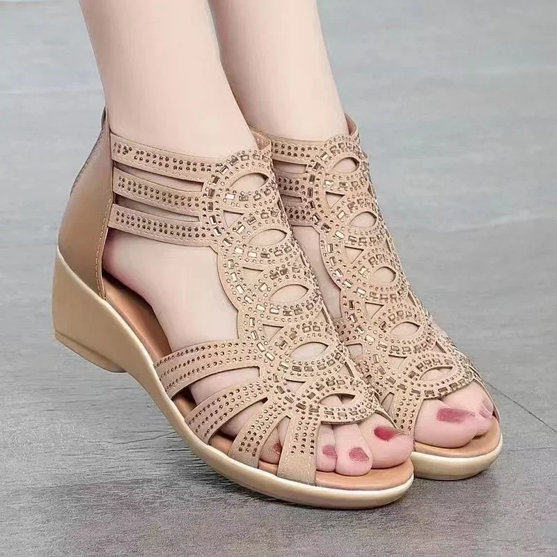 

New Roman Sandals for Women 2025 Summer New Soft Sole Outer Wear Women's Wedge Shoes Fashion Casual Designer Shoes for Women