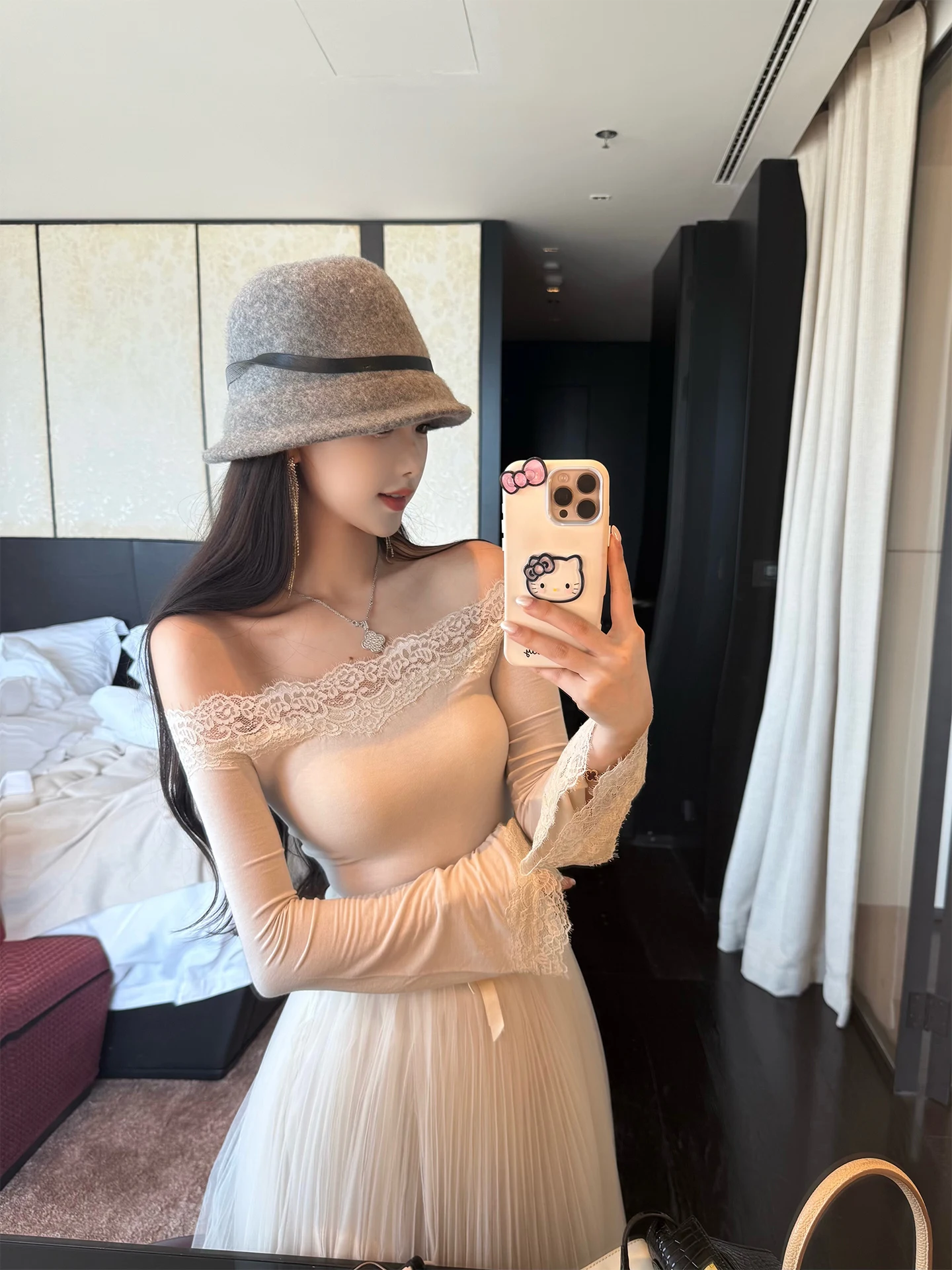 

J Studio Women's Lace Splice T-irt Slimming Base Layer irt One-oulder Inner Wear Pure Desire Two-Color Design