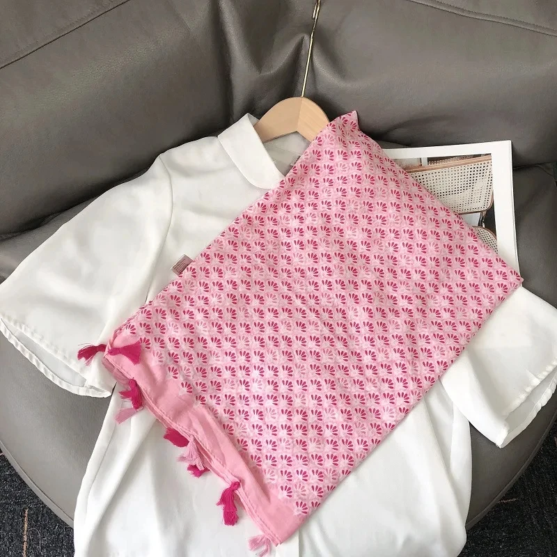 מעצב 2024 מותג נשים צעיף קלאסי הדפסה גברת מנעפת כותנה תחושה רכה overizabband tassel foulard tassel foulard