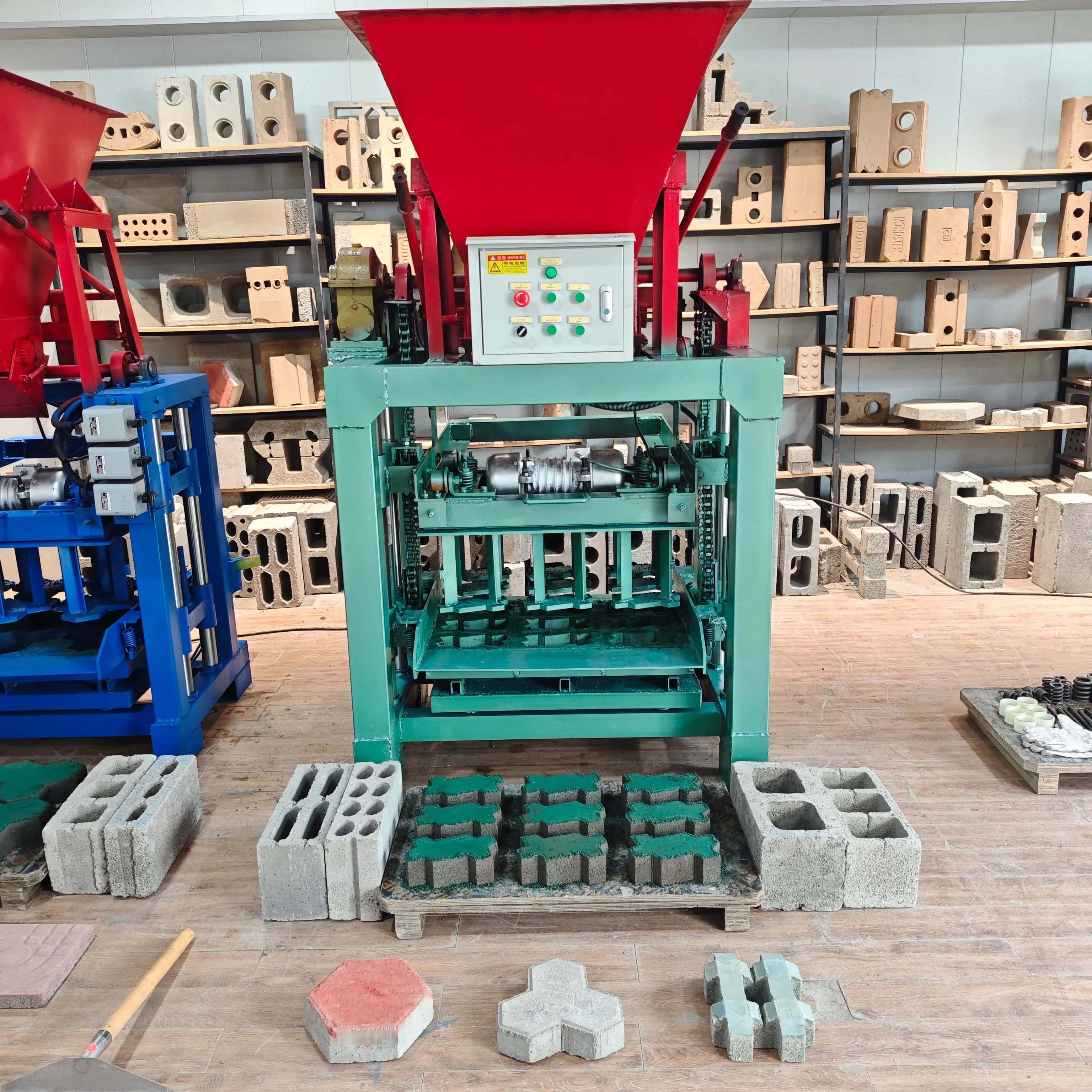 New Electric Semi Automatic Hollow Block Making Machine With Simple Operation And Durable Cast Iron Frame Quality