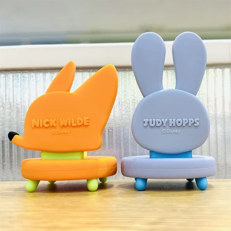 MINISO Zootopia Series Small Stool Shape Mobile Phone Holder Creative Nick Wilde Desktop Mobile Phone Holder Ornaments