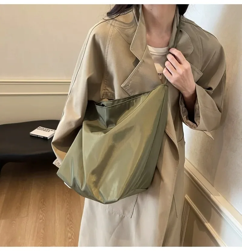 Minimalistische und Lässige Schultertasche, Damen Große Kapazität Achseltasche, Studenten Klassische Bucket Bag, Retro Einkaufstasche – Detail 10