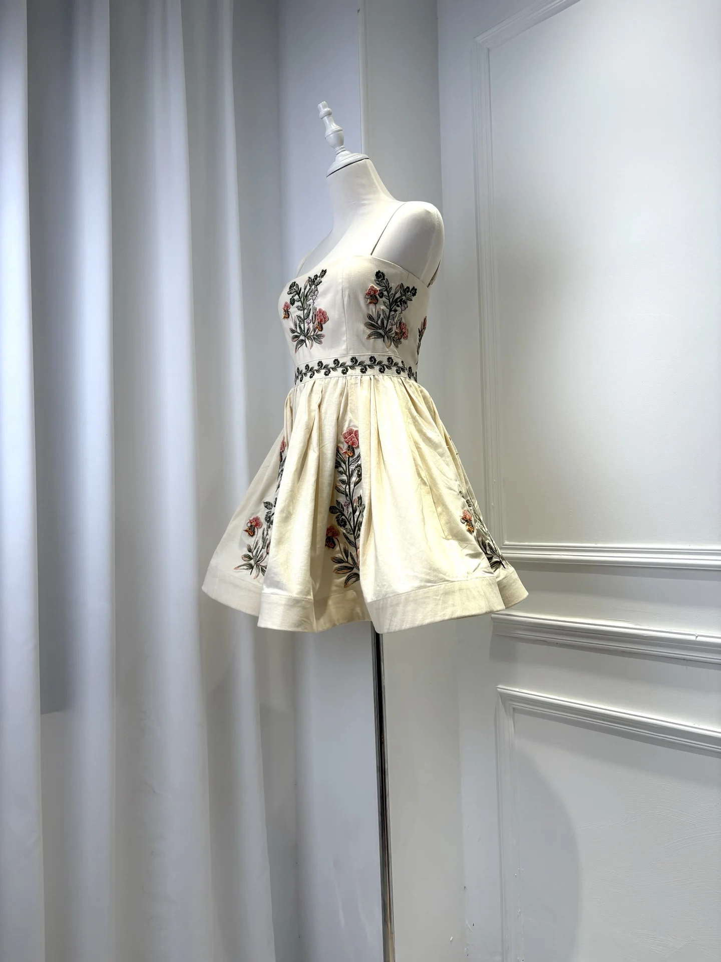 Women's Vintage-Print Dress: Luxe, Elegant, Flattering, and Perfect for Vacation