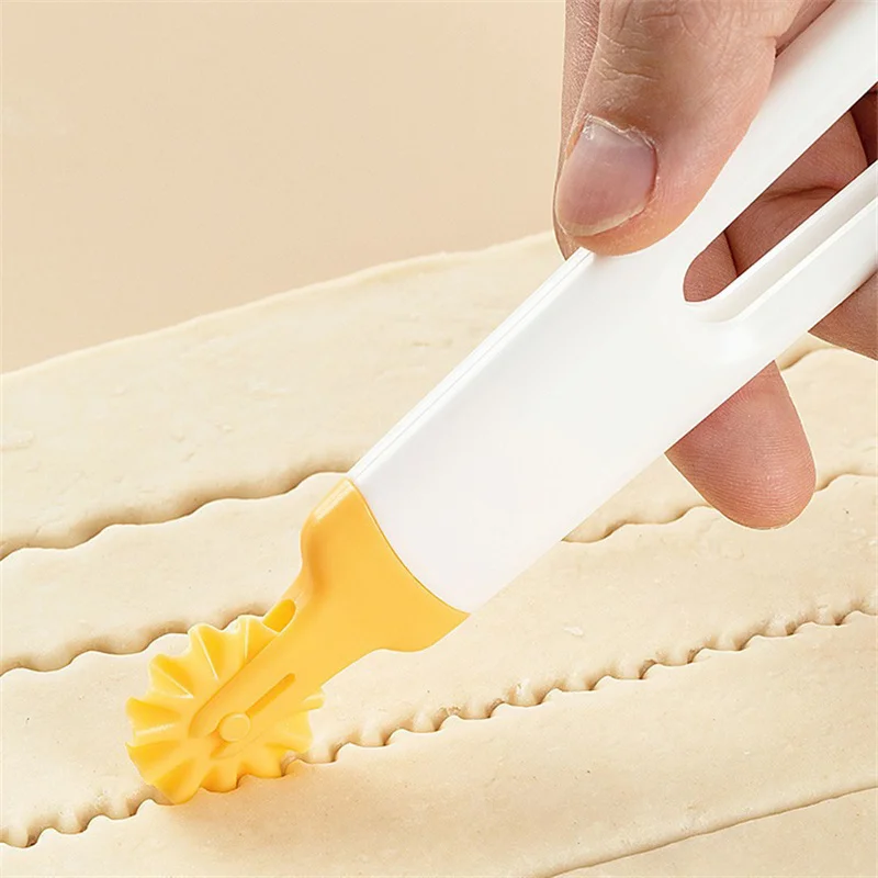 Baking Tools Pizza Knife Crust Cutter Fancy Roller Cutter Set Home Cake Lace Cutter Dough Jagged Edge Cutting Kitchen Accessory