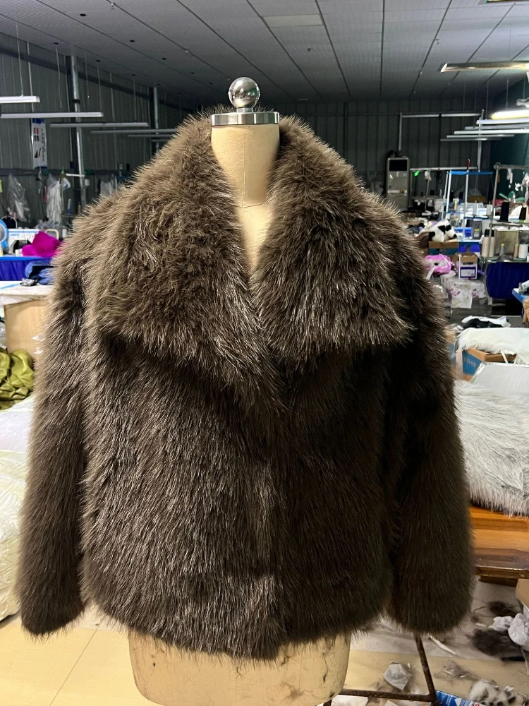 

Короткая куртка из искусственного лисьего меха с лацканами, уличная одежда, свободное черное плюшевое пальто, женская меховая куртка с длинными рукавами, зимнее теплое пушистое пальто