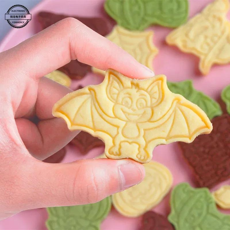 8Pcs Halloween Ghost Bat Cookie Cutter Mold Creative Halloween Pumpkin Skull Cookie Cutting Mold Fondant Biscuit Baking Tool