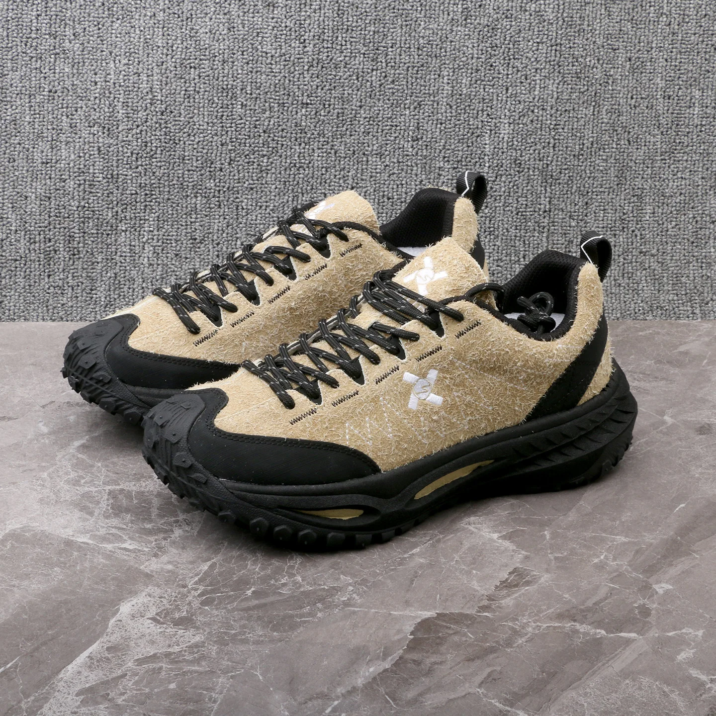

Men's Autumn/Winter Jogging Shoes, Sports Trainers, Walking Casual Shoes Comfortable and Versatile Sports Hiking Boots