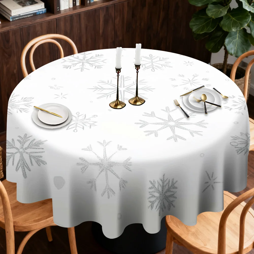 A winter snowflake star round tablecloth design adds a warm atmosphere to the restaurant.