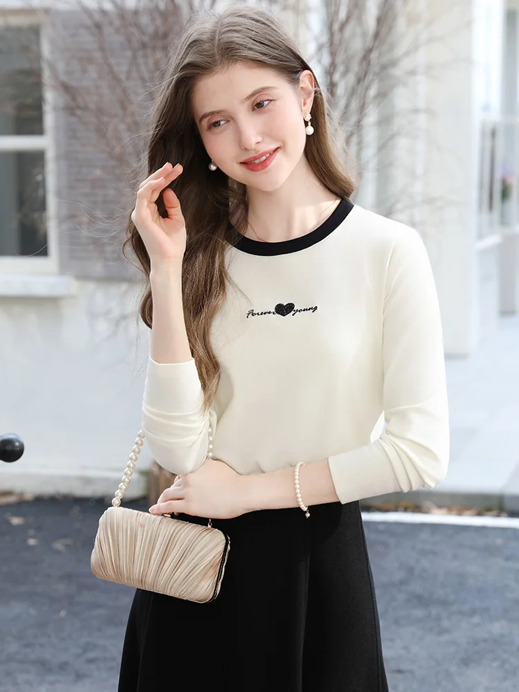 I BELIEVE YOU Donna Top in maglia albicocca 2025 Moda autunno Nuovo cuore ricamato T-shirt a maniche lunghe in cotone Casual Top 2253016148