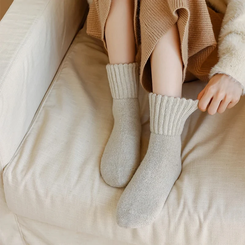 1/5 Paar Winter-Socken aus verdickter Wolle für Damen, atmungsaktiv, bequem, Plüsch, niedrige Röhre, Schneesocken, koreanische einfache warme Kaschmirsocken – Detail 1