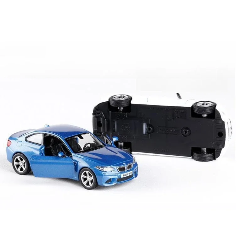 1/36 bmw m2 Limousine Spielzeug auto für Kinder rmz Stadt Druckguss Fahrzeug Miniatur modell zurückziehen Türen öffnen Sammlung Geschenk für Kind