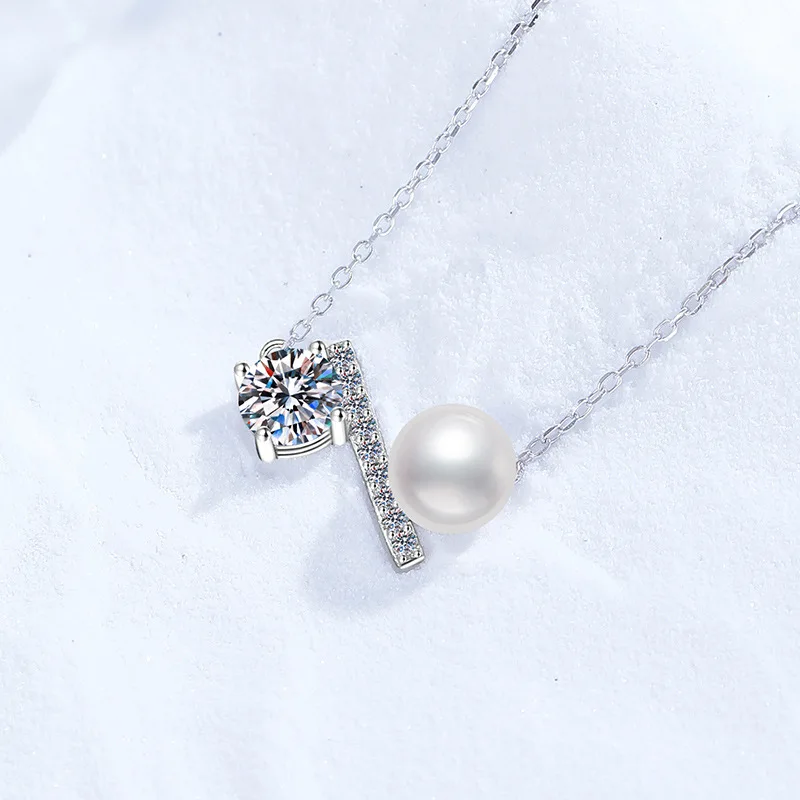 LioraGem Platinum PT950 1-carat Moissanite Necklace, Freshwater Pearl Versatile Balance Beam Pendant Women's Clavicle Chain