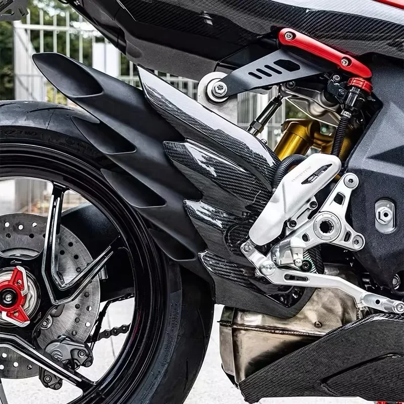 Carbon Fiber Exhaust Pipe Heat Protection Cover Suitable QJMOTOR SRK921RR Motorcycle Anti‑Scald Guard Mod Accessories