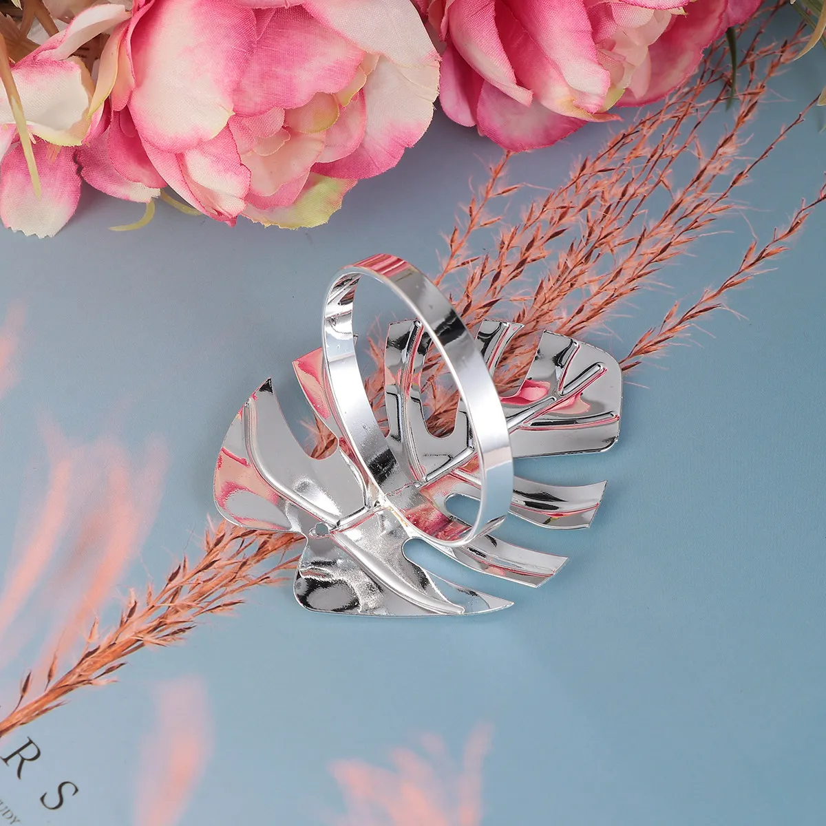 

6Pcs Exquisite Monstera Napkin Ring Set Premium Alloy Party Napkin Holder Modern Leaf Design for Prom Birthday Banquet Decor