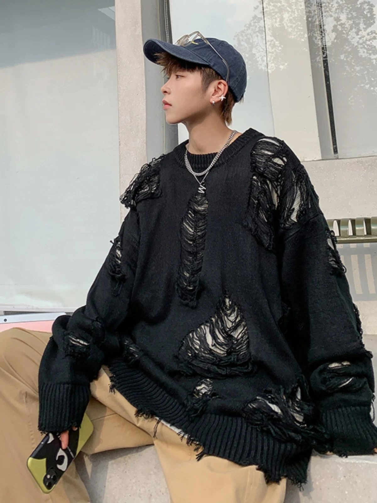 เสื้อสเวตเตอร์ถักทรงหลวมสำหรับผู้ชาย ดีไซน์รูระบายอากาศ สไตล์ลำลอง ทรงหลวม แขนยาว คอกลม แฟชั่นฤดูใบไม้ร่วง สตรีทแวร์