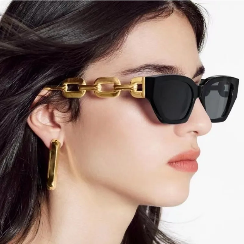 Vintage Cat-Eye-Sonnenbrille für Damen, trendige Mode, kleine Sonnenbrille mit Metallkette, elegante Brille, modische schwarze Sonnenbrille