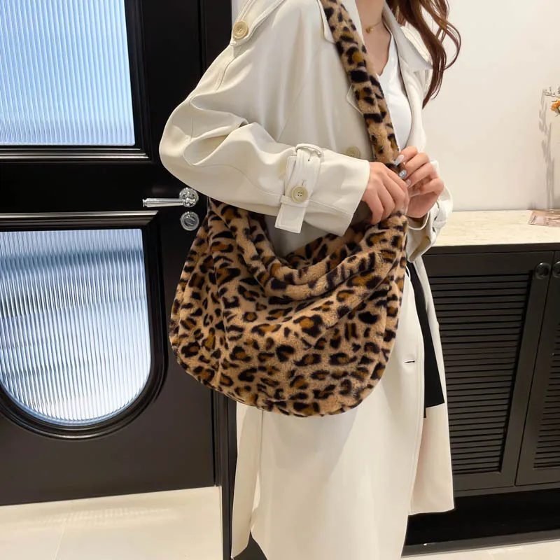 

Women's Shoulder Bag,High-capacity Hand Bags Shoulder Bag Wallet Portable Tote Handbags Crossbody Bags Plush Leopard Print Style