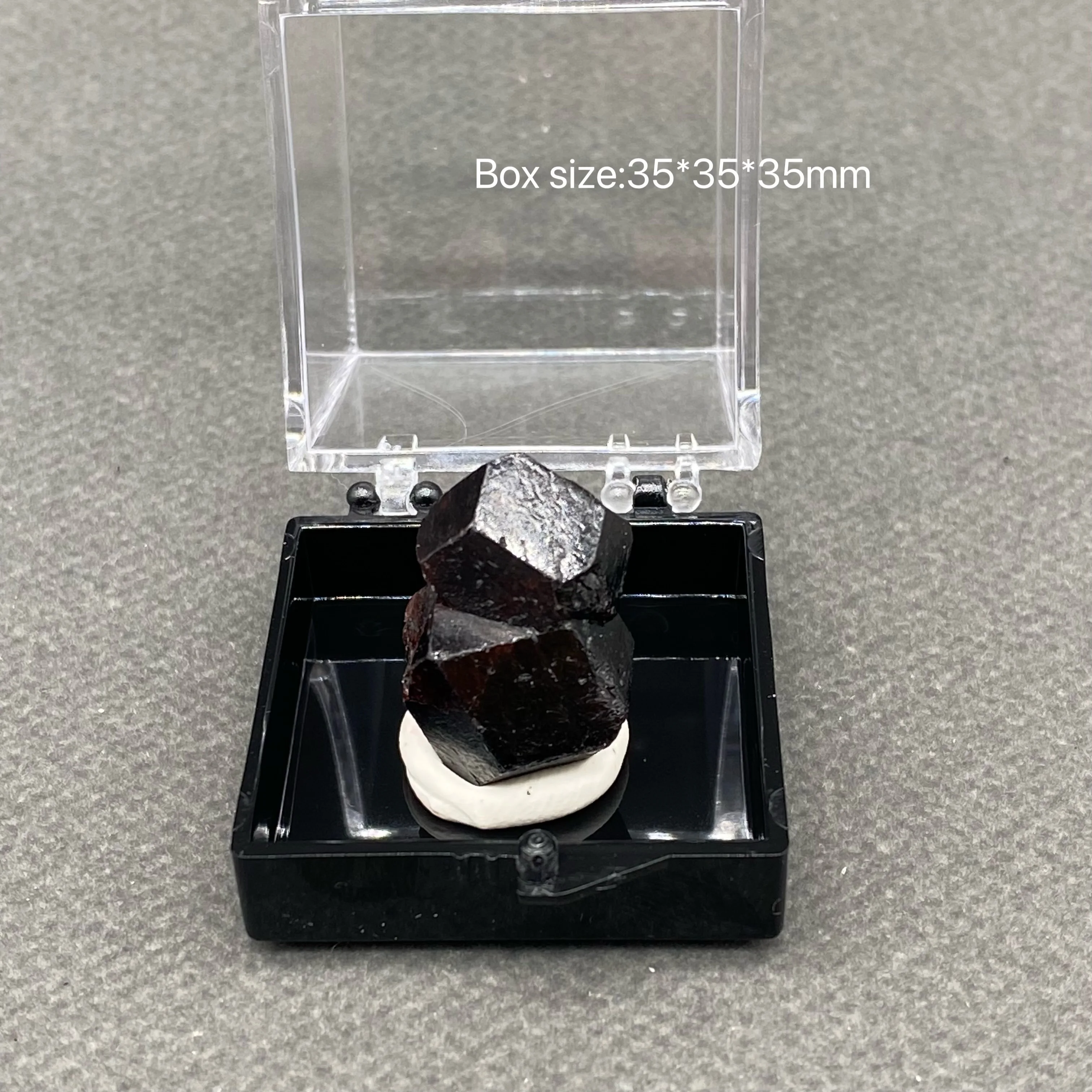 

100% natural garnet raw stone mineral specimen healing crystal gemstone collection Box size:35*35*35mm