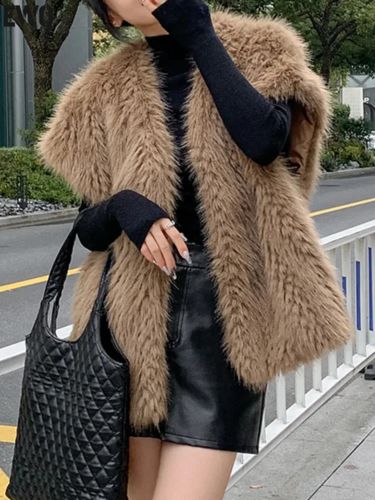 [EWQ] Casual Solid Faux Fur Waistcoat For Women Sleeveless V-neck Soft Female Keep Warm Thicken Fur Vest 2024 winter New 16O3494