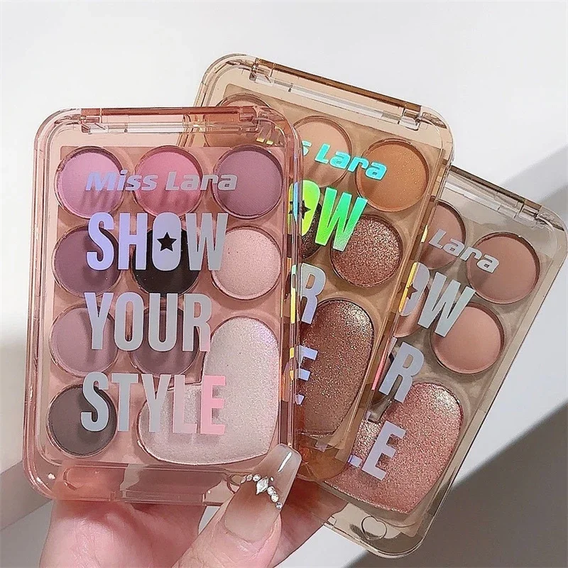 Tavolozza di ombretti Love da 10 colori Velluto opaco e effetto luccicante Piatto di ombretti marrone rosa Crea un trucco multifunzionale