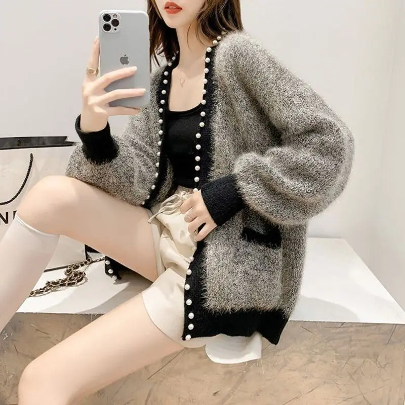 Autumn Winter V-neck Knitting Cardigan Women Fashion Diamonds Solid Color Sweater Coat Ladies Casual All-match Knitwear Tops