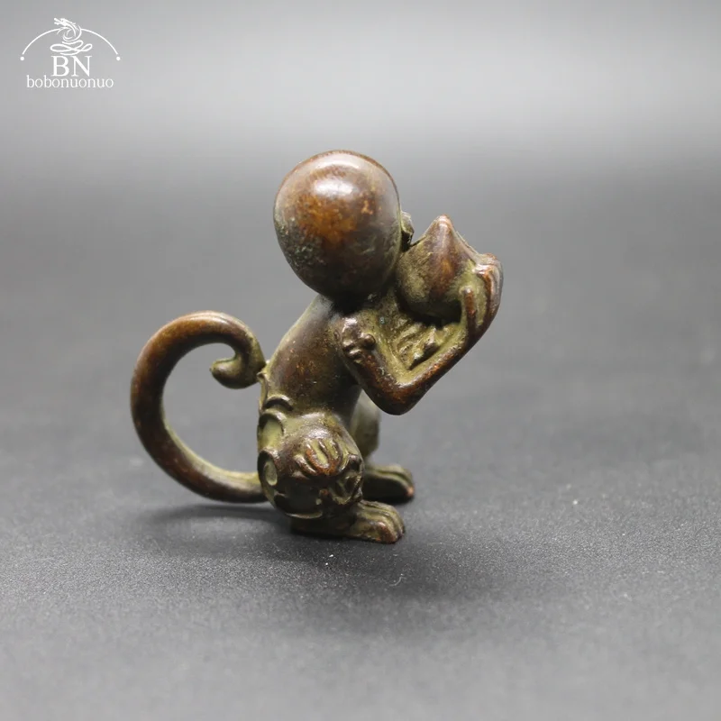 Cute Monkey With Peach Brass Vintage Animal Statue Metal Figurine Home Office Desk Decor Feng Shui Ornament Toy Gift Bring Luck