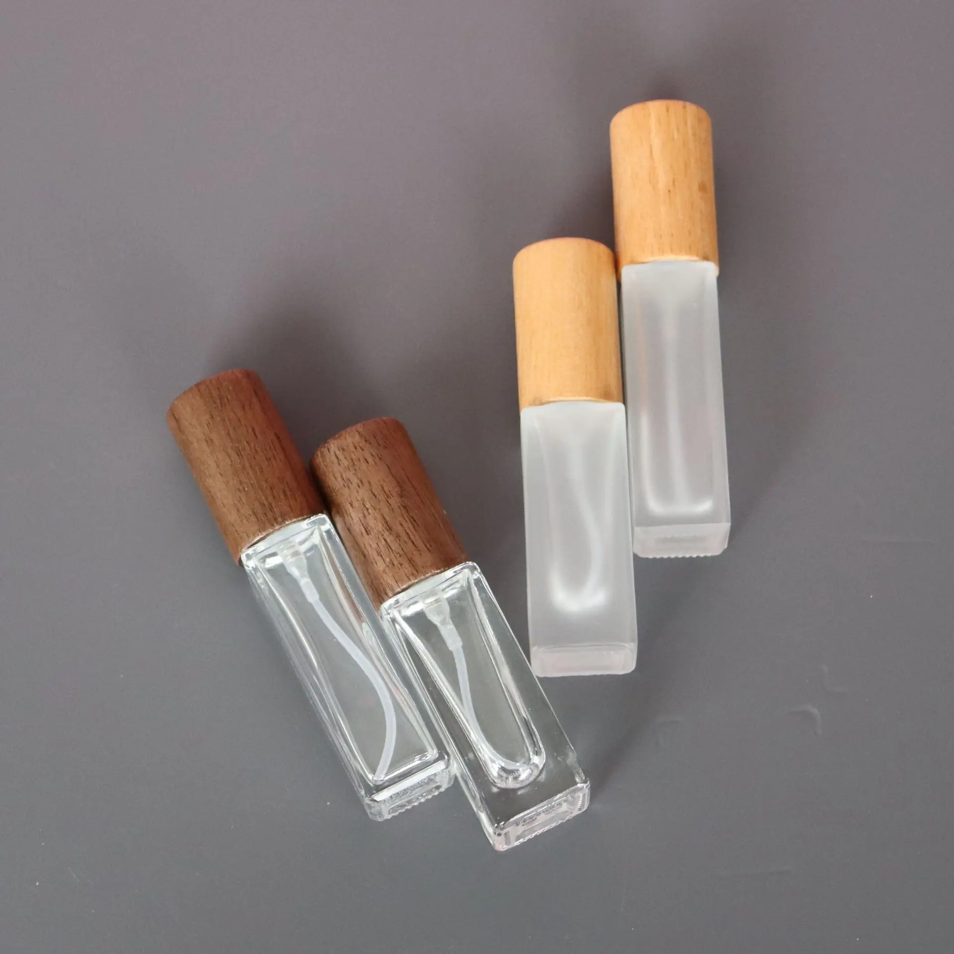 Przenośny szklany butelek na perfumy z atomizerem, 5 ml/10 ml, wielokrotnego użytku, pusty, pojemnik na próbki kosmetyków, idealny w podróży.