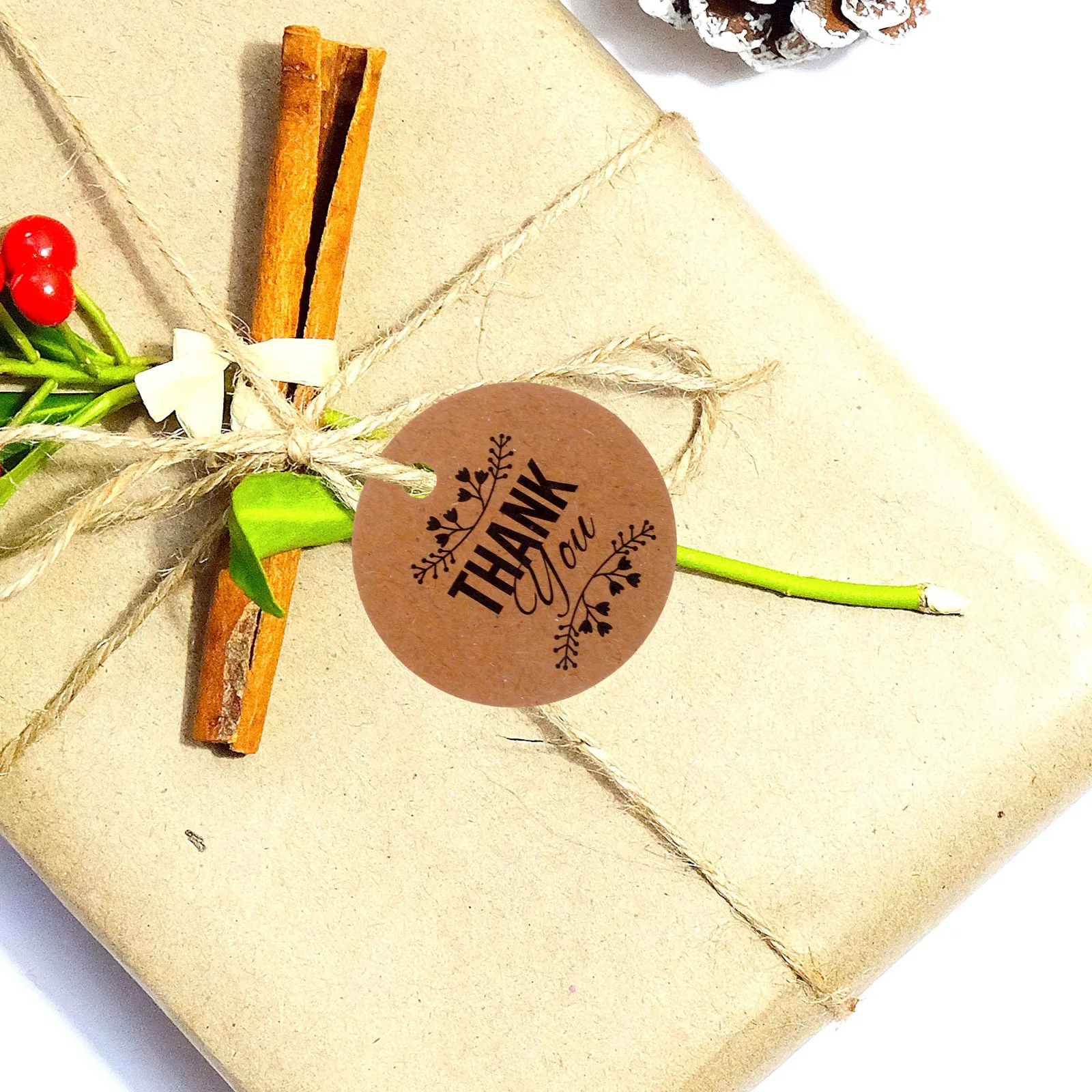 

200pcs Paper Gift Tags Round Blank Hanging Labels Hemp Rope for DIY Round Kraft Paper Tag Projects Student Cards