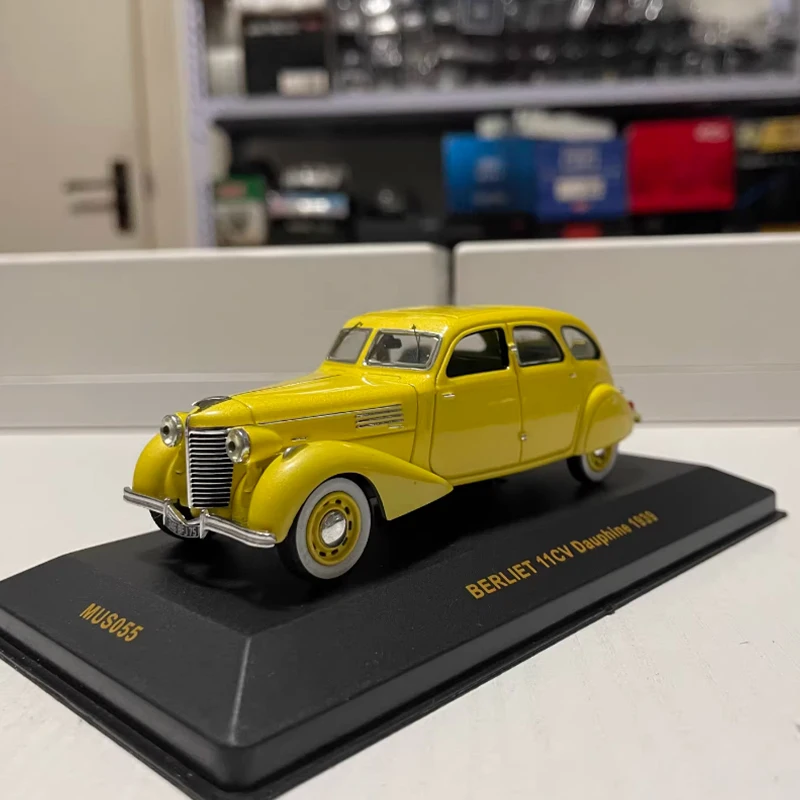 

Diecast Original 1:43 Scale Berliet 11cv Dauphine Alloy Model Simulation Decoration Hobbies Souvenirs Collection Static Display